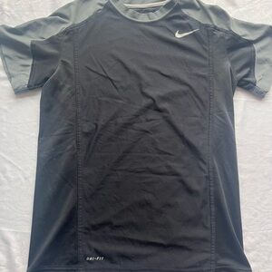 Nike Black and Gray Short Sleeve Tee youth size large